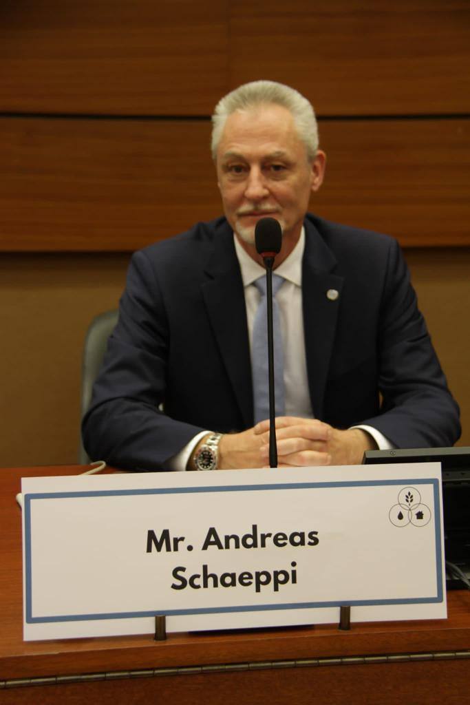 Andreas Schaeppi am Sitzungstisch der Vereinten Nationen.