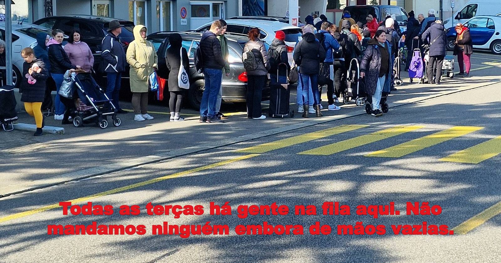 Todas as terças há gente na fila aqui. Não mandamos ninguém embora de mãos vazias.